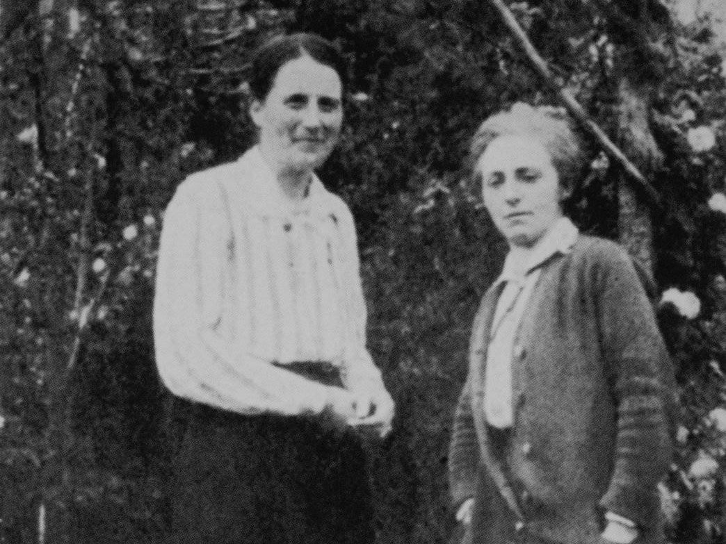 Photograph of Katheleen Lynn and Madeline ffrench-Mullen